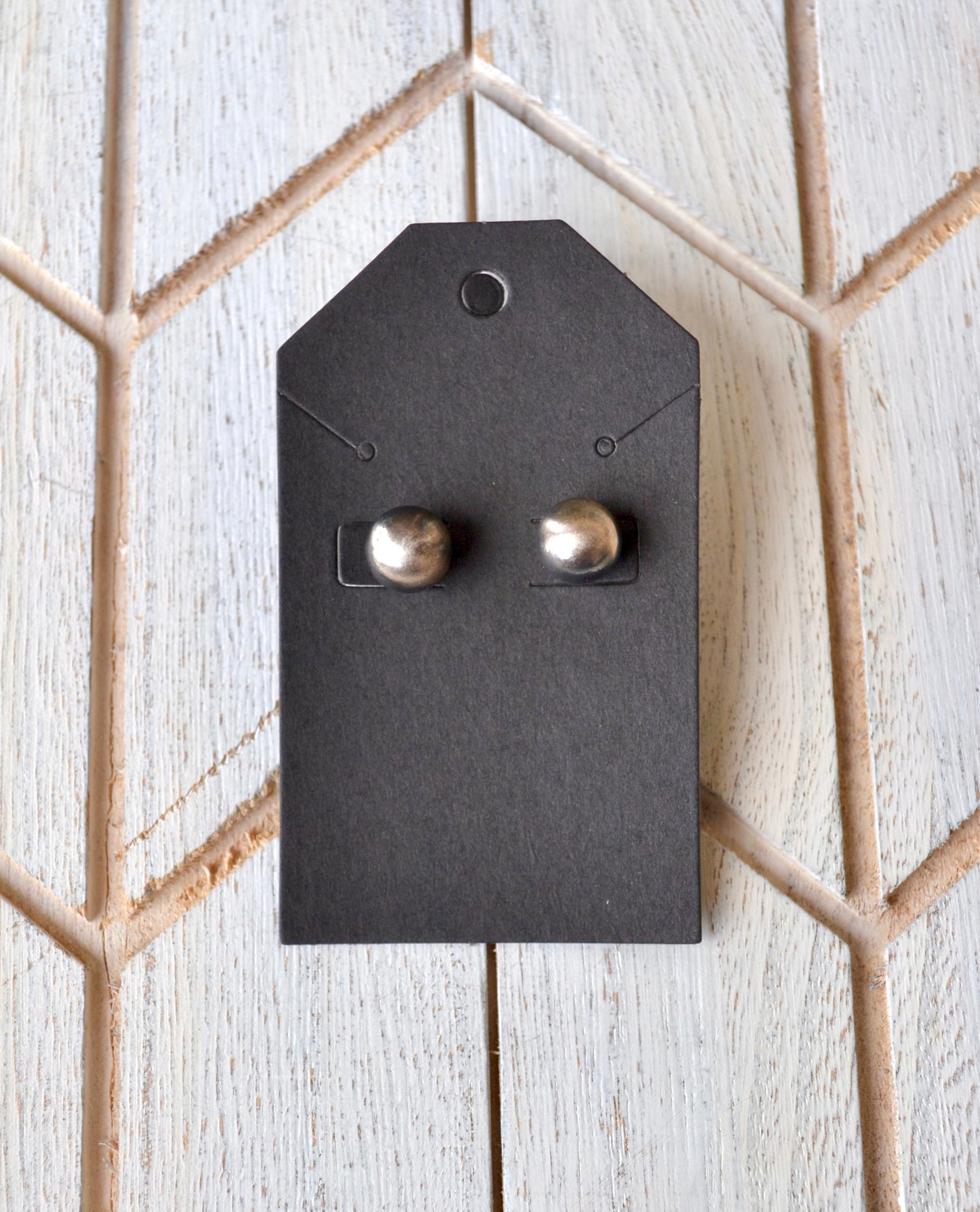 8mm Navajo Pearl Studs